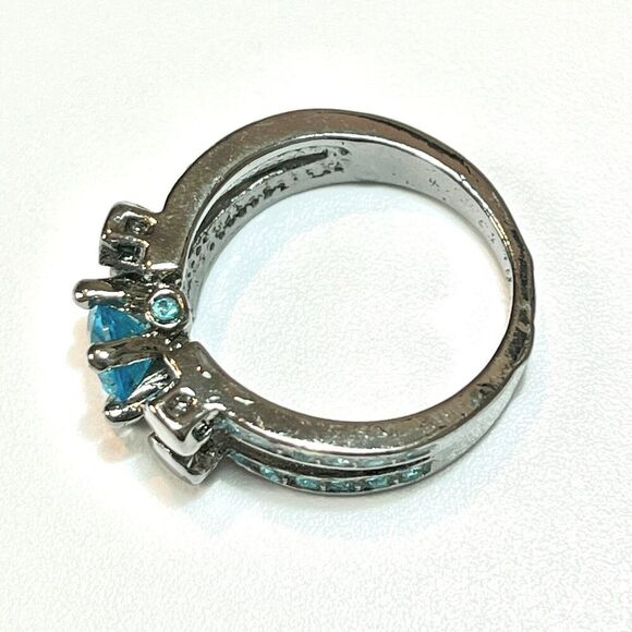 Blue Rhinestone Ring Size 6.75 Gunmetal Gray Plated Goth Gothic Studded - Picture 9 of 15